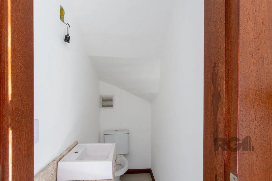 Imagem Casa para Venda - 120m², 3 dormitórios, sendo 1 suites, 1 vaga - Guarujá