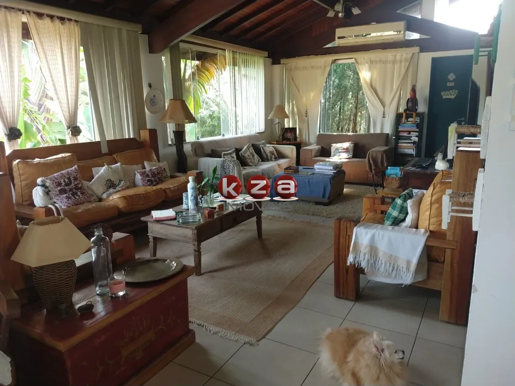 Imagem Imperdível oportunidade: Casa de luxo em condomínio Santa Fé, Vinhedo-SP, com 4 suítes e 8 vagas de garagem!