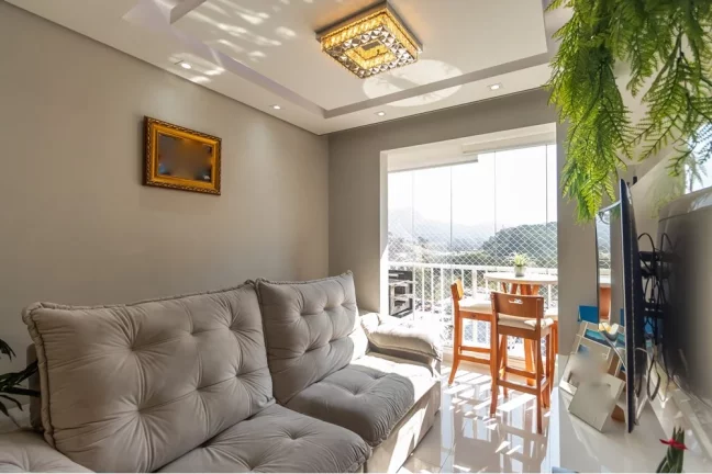 Imagem Apartamento reformado 2 Dormitórios, sendo 1 suite, sacada e vaga.