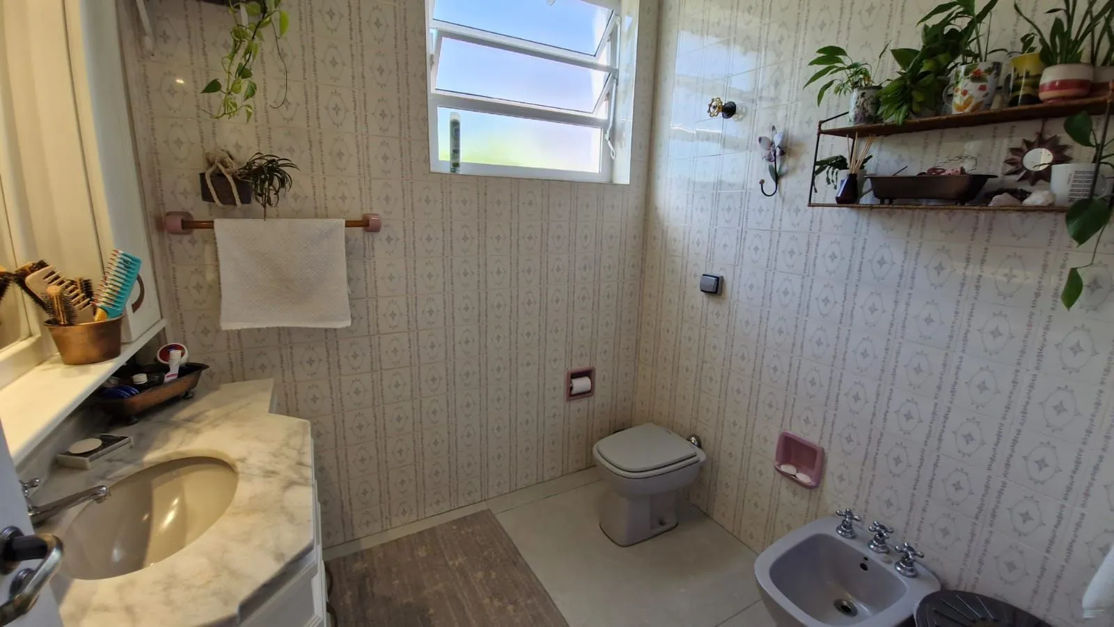 Imagem Apartamento no Menino Deus com 2 dormitórios e dependência de empregada com banheiro