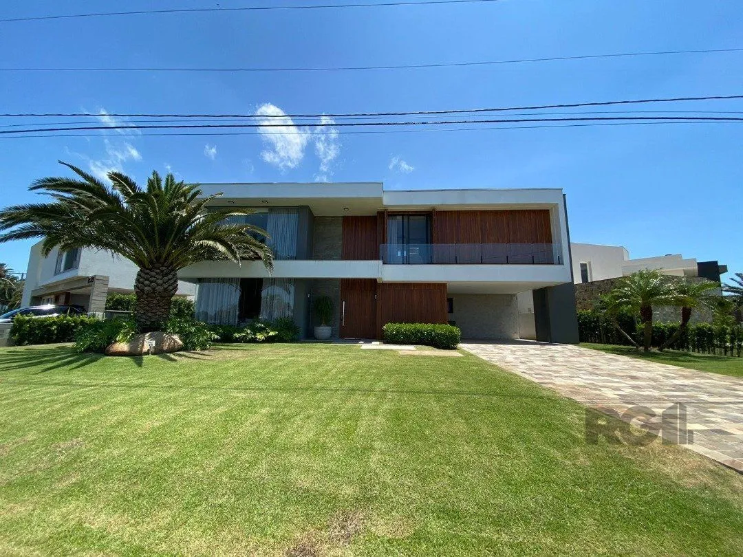 Casa de Condomínio em Atlântida Sul