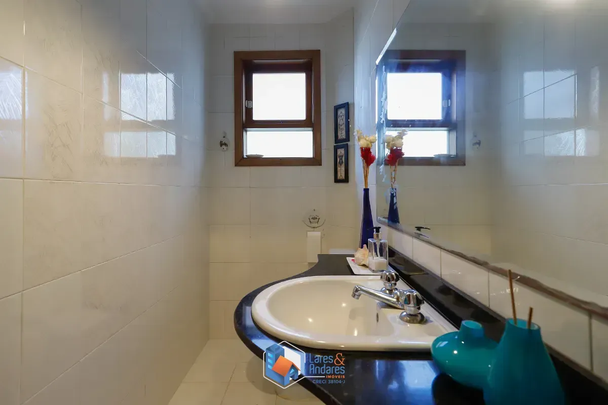 Imagem Sobrado para venda em Chácara Inglesa com 3 quartos, sendo 2 suítes, 304m²