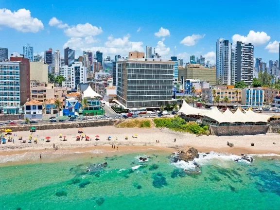 Foto do imóvel A 5ª Avenida Imóveis selecionou esta unidade no cobiçado EXPRESSO 2222 Residencia ... Charme: 1/4 mobiliado porteira fechada FRONTAL MAR: R$1.250.000,00