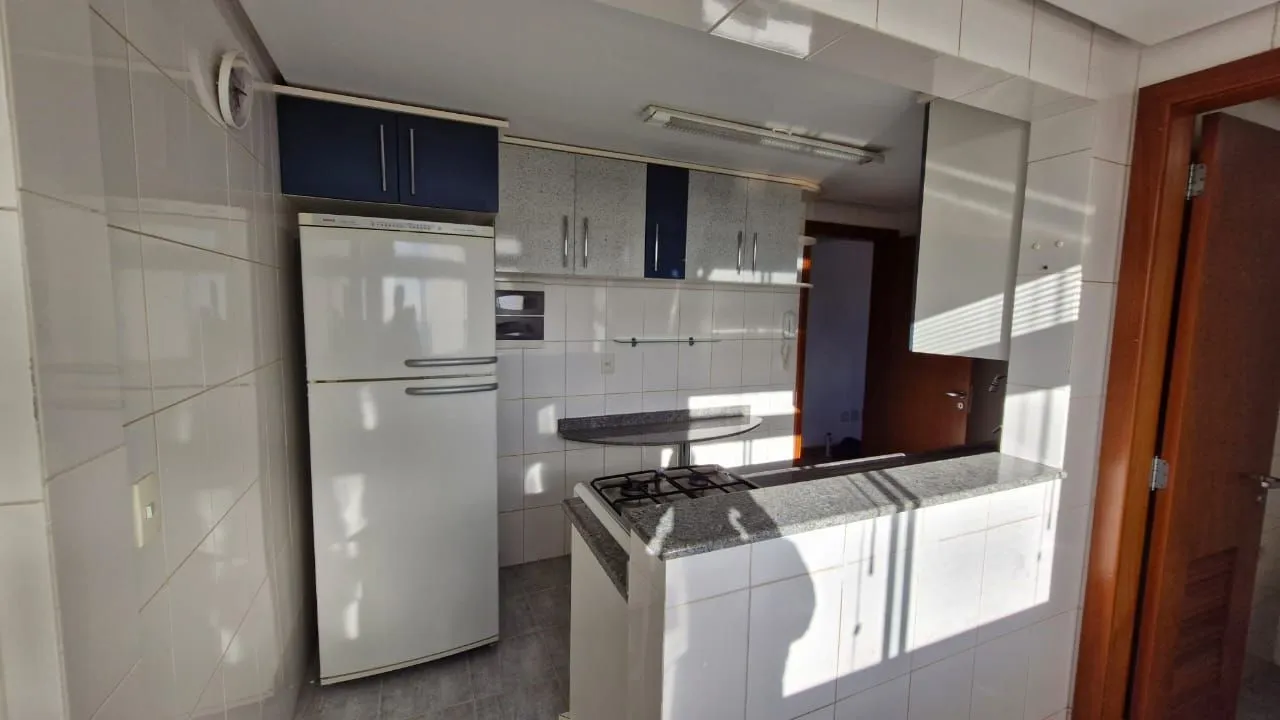 Imagem Apartamento no Menino Deus impecável, 2 dormitórios 1 suíte, 3 banheiros, 1 garagem