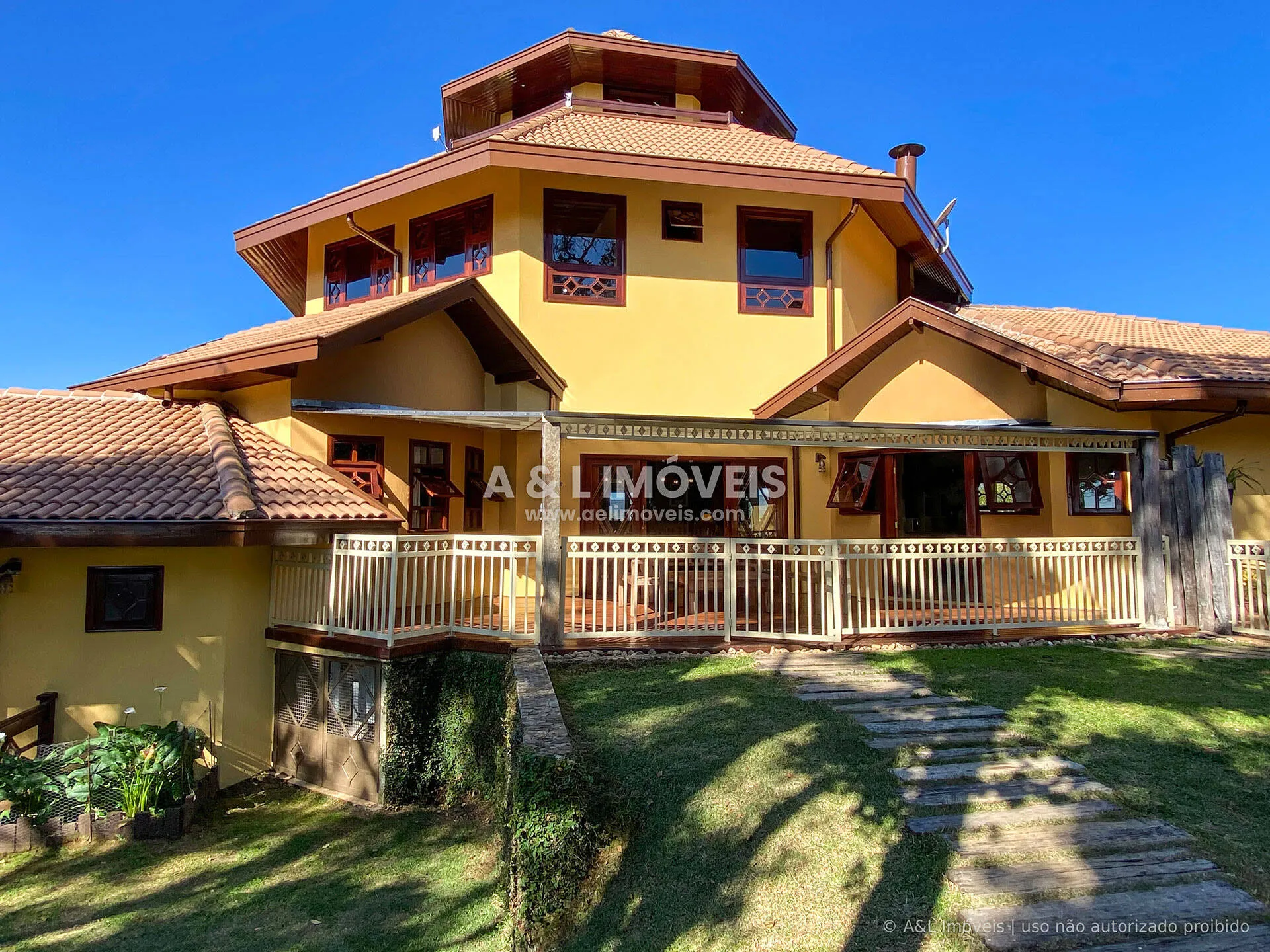 Imagem Casa em Campos do Jordão | 686 m², 6 Suítes com Lareira e Mirante 360°
