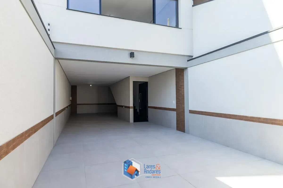 Imagem Sobrado para venda em Parque São Domingos com 3 quartos, sendo 3 suítes, 208m²
