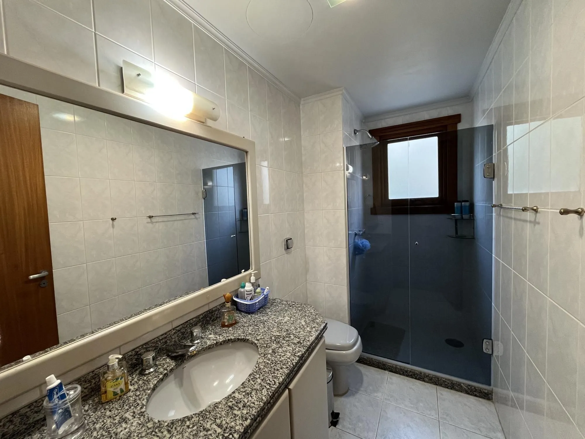 Imagem Apartamento de 3 quartos, suíte e 2 vagas de garagem no bairro Santana em POA