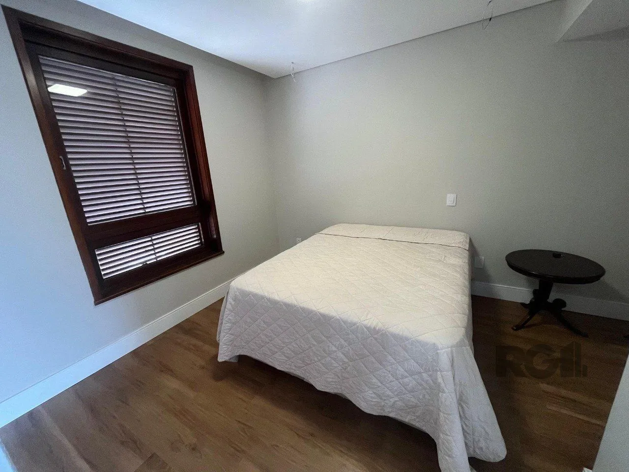 Imagem Apartamento de três quartos, suíte e uma vaga de garagem no bairro Independência em Porto Alegre.
