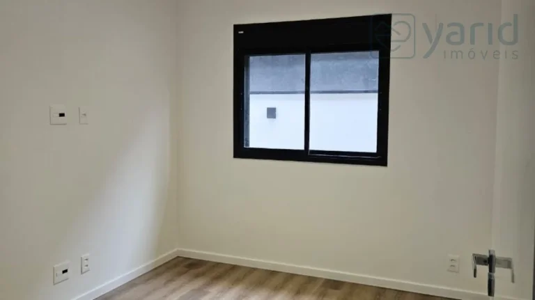 Imagem Imperdível! Sobrado de alto padrão em condomínio luxuoso no Ibi Aram 2, com 3 suítes, 4 vagas e 195m². Confira já!
