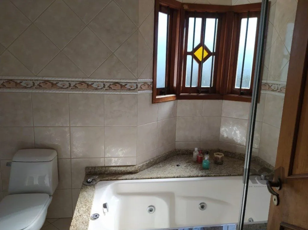 Imagem Casa 234m² - 3 dormitórios, 1 suíte e vaga para 6 carros no Jardim São Pedro