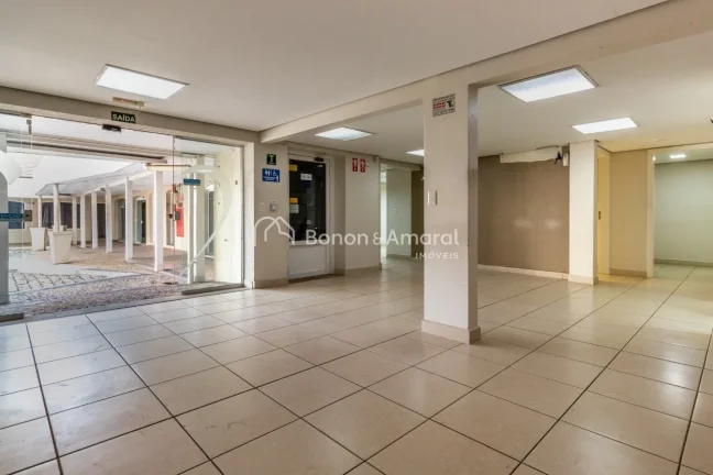 Imagem Imóvel comercial localizado em ponto estratégico de Campinas, na esquina da Avenida Dr. Moraes Sal...