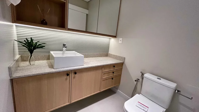 Imagem Duplex mobiliado com 3 dormitórios sendo 1 suíte e 2 vagas, 100m da praia de Gravatá Navegantes/SC