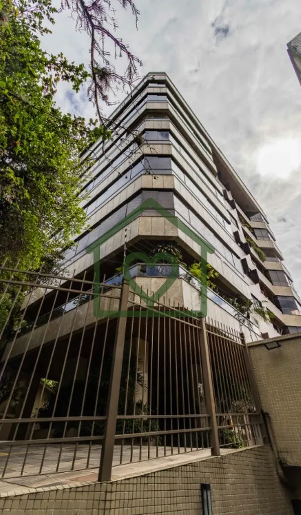 Imagem Amplo apartamento de 244m² com 2 suítes completas, sendo uma master com closet e sacada integrada....