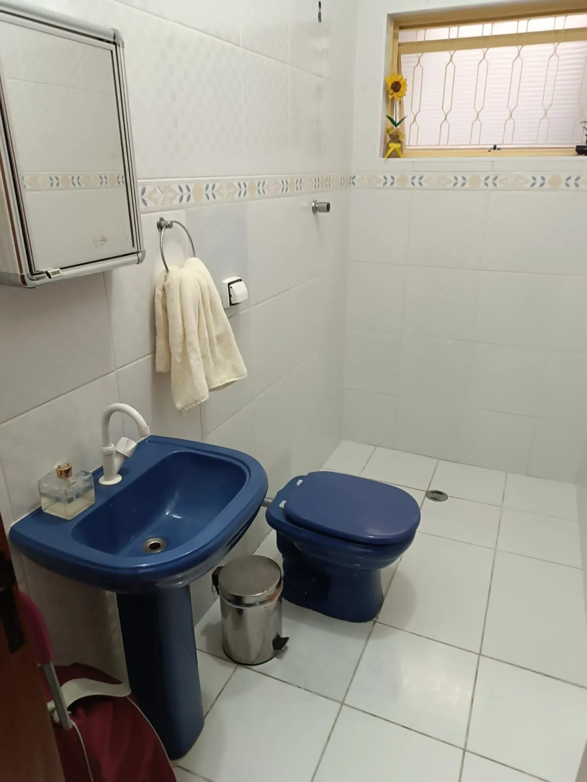 Imagem Sobrado de 3 Dormitórios à Venda no Jardim Karolyne, Votorantim - 280 m²