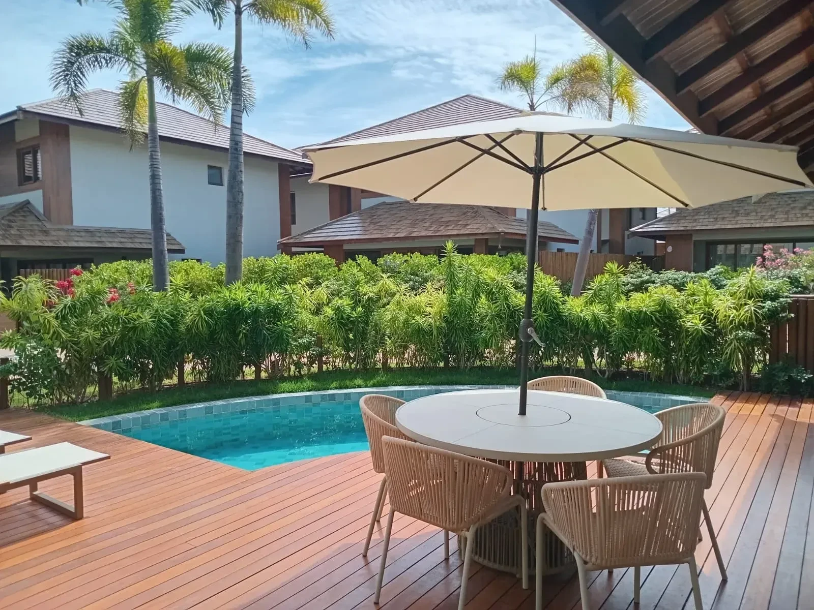 Imagem Casa de Condomínio com 4 Quartos à Venda, 180 metros em Dois de Julho - Camaçari