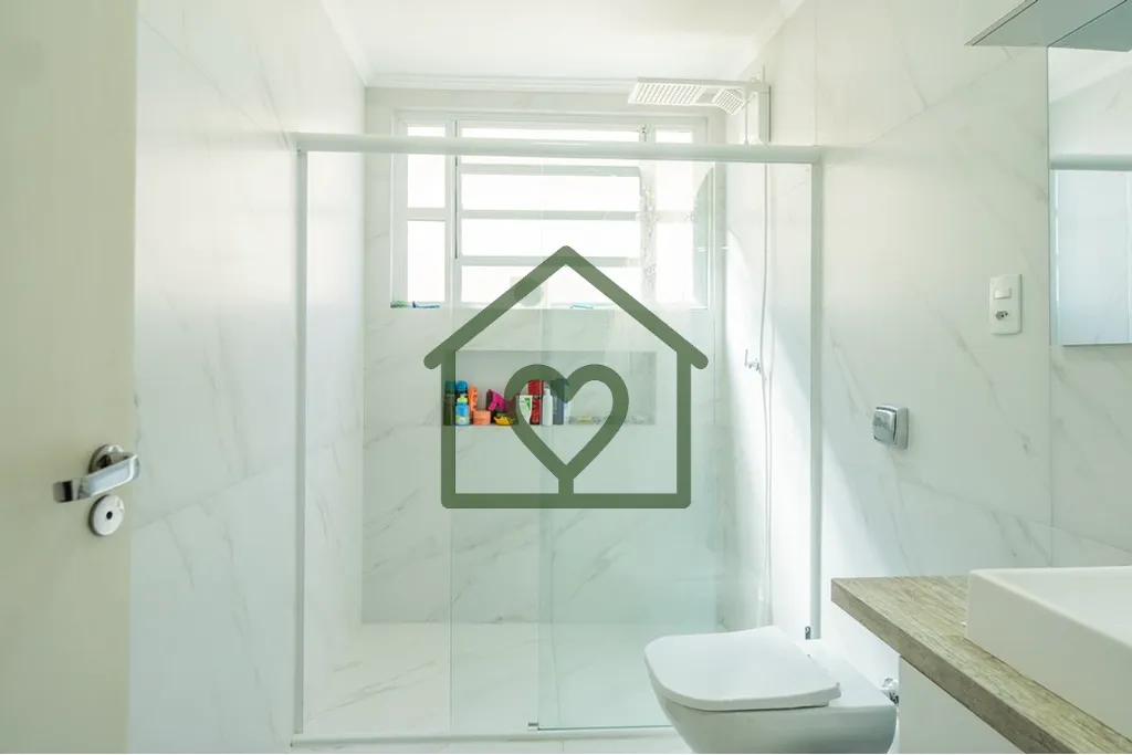 Imagem Amplo e confortável apartamento, reformado, com 3 dormitórios, 1 suíte e 114m²! Sala com living ...