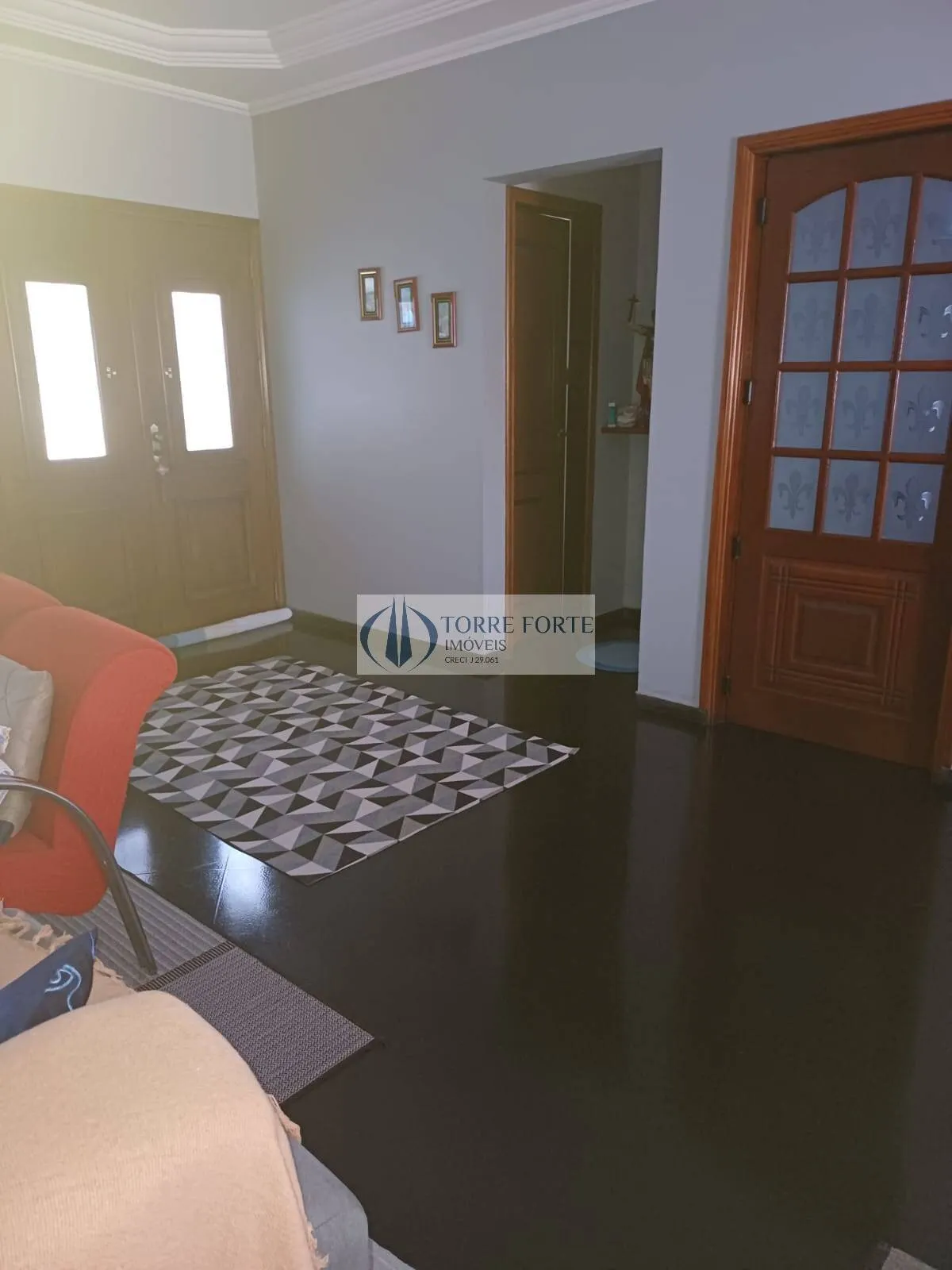 Imagem Ótimo sobrado, espaçoso 288 m² 3 dormitórios 2 suítes sala e garagem ampla