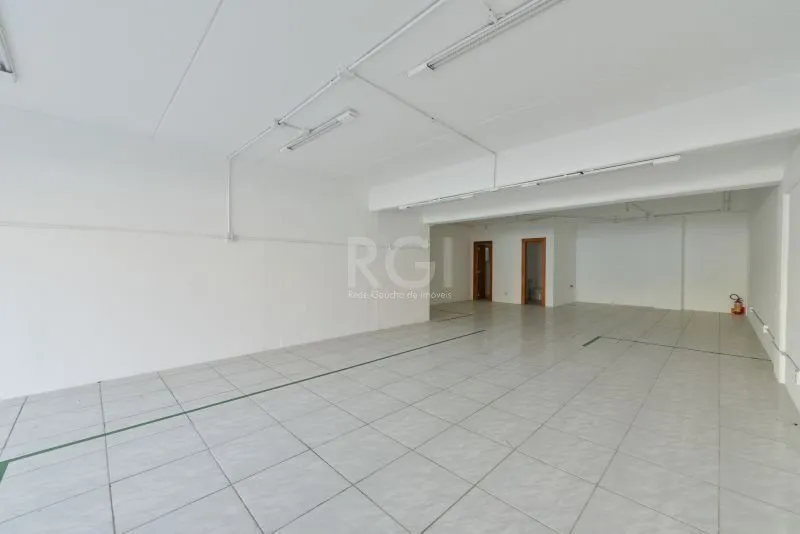 Imagem MÁFFER IMÓVEIS ALUGA - DEPÓSITO / PAVILHÃO Av. Voluntários da Pátria, 2822 - Floresta | Porto Alegre/RS Área privativa: 110 m² Vaga de garagem / carga e descarga