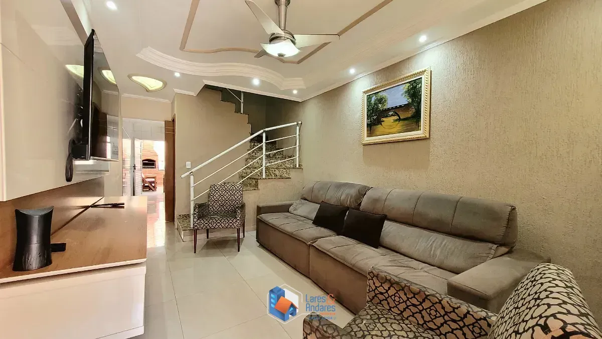 Imagem Sobrado para venda em Jardim Santa Adélia com 3 quartos, sendo 2 suítes, 97m²