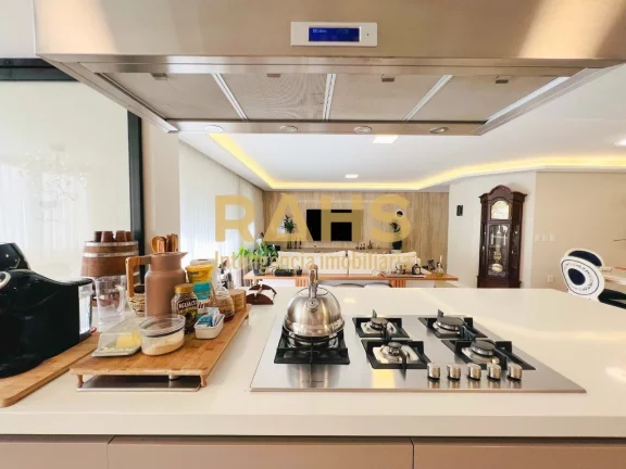 Imagem Apartamento de alto luxo na melhor região do bairro Atiradores. Com 198m², o apartamento foi total...