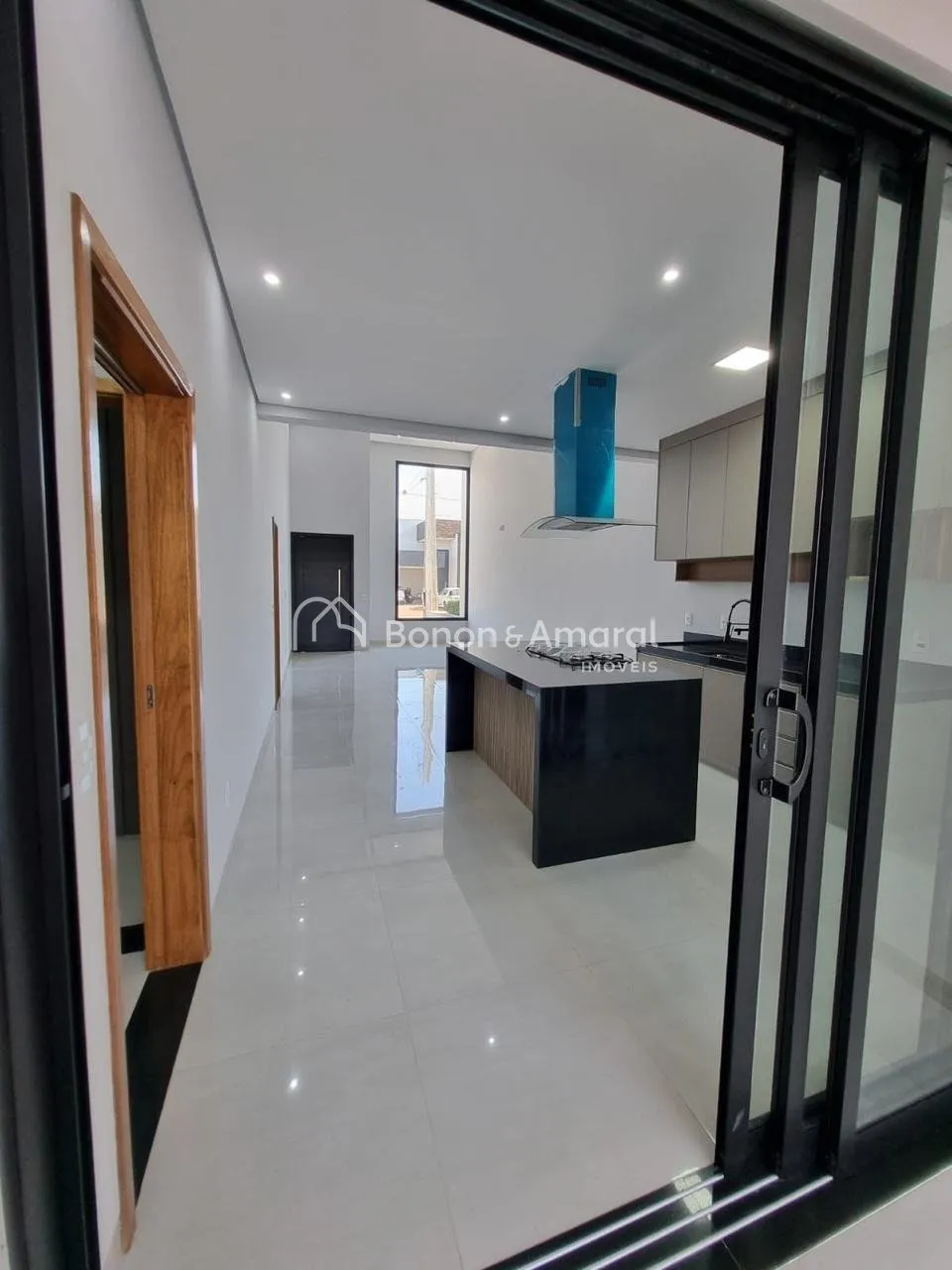 Imagem Casa à venda no condomínio Campos do Conde 2 em Paulínia, com 3 suítes e piscina.