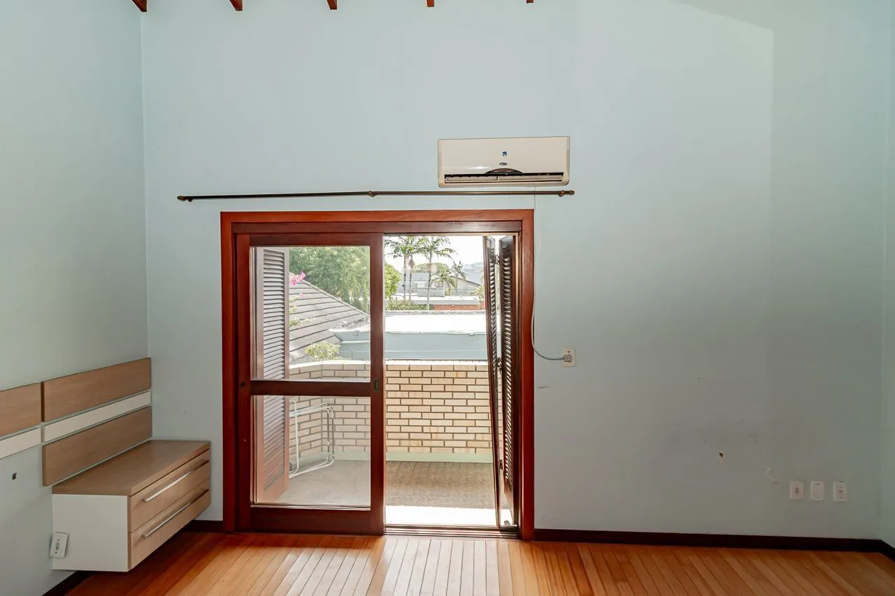 Imagem Oportunidade em Ipanema: Casa em Condomínio Fechado com Suíte Master, Hidromassagem e Alto Padrão