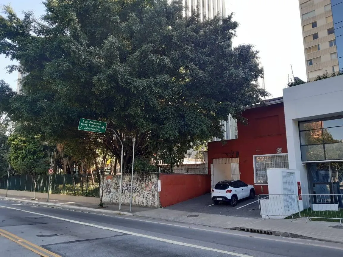 Imagem Sobrado Comercial Pinheiros - 250M², 6 Salas, 8 Vagas, Varanda.