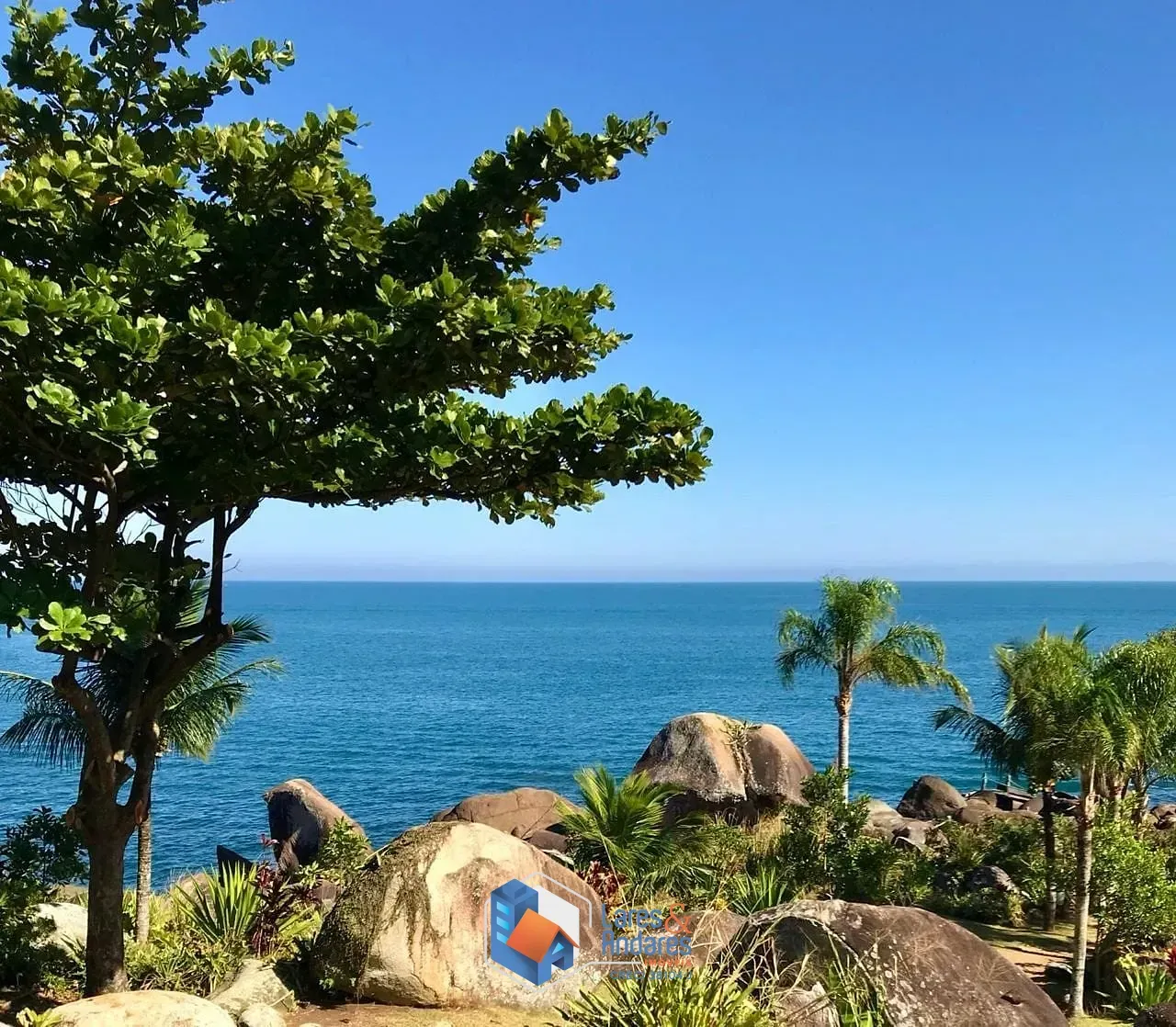 Imagem Casa Alto Padrão de frente para o Mar em Ilhabela, SP -