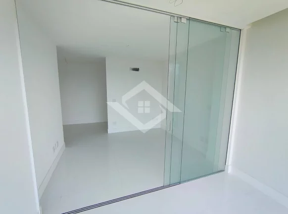 Imagem Apartamento de 4 Quartos na Barra da Tijuca perto do Posto 6 com 147 m²