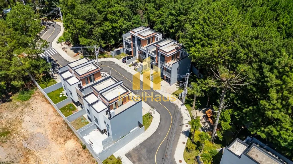Imagem Viver cercado pela natureza sem abrir mÃ£o da praticidade urbana. Esta casa triplex no OASIS CondomÃ...