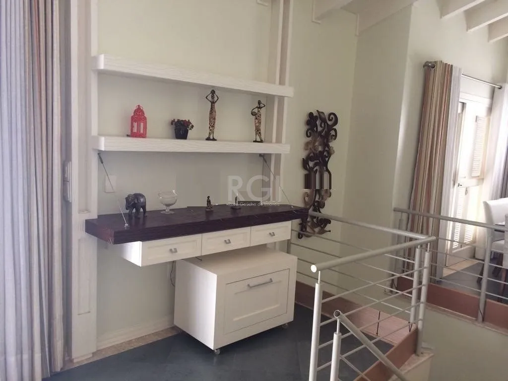 Imagem Cobertura para Venda - 248m², 3 dormitórios, sendo 1 suites, 2 vagas - Mont Serrat