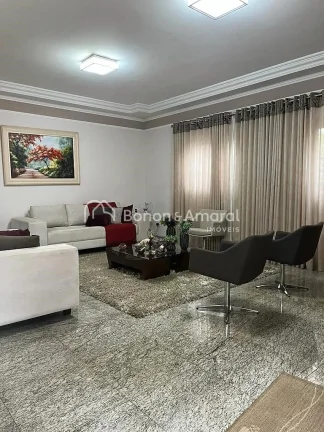 Imagem Esta casa é perfeita para quem busca uma localização privilegiada e segurança para sua família....