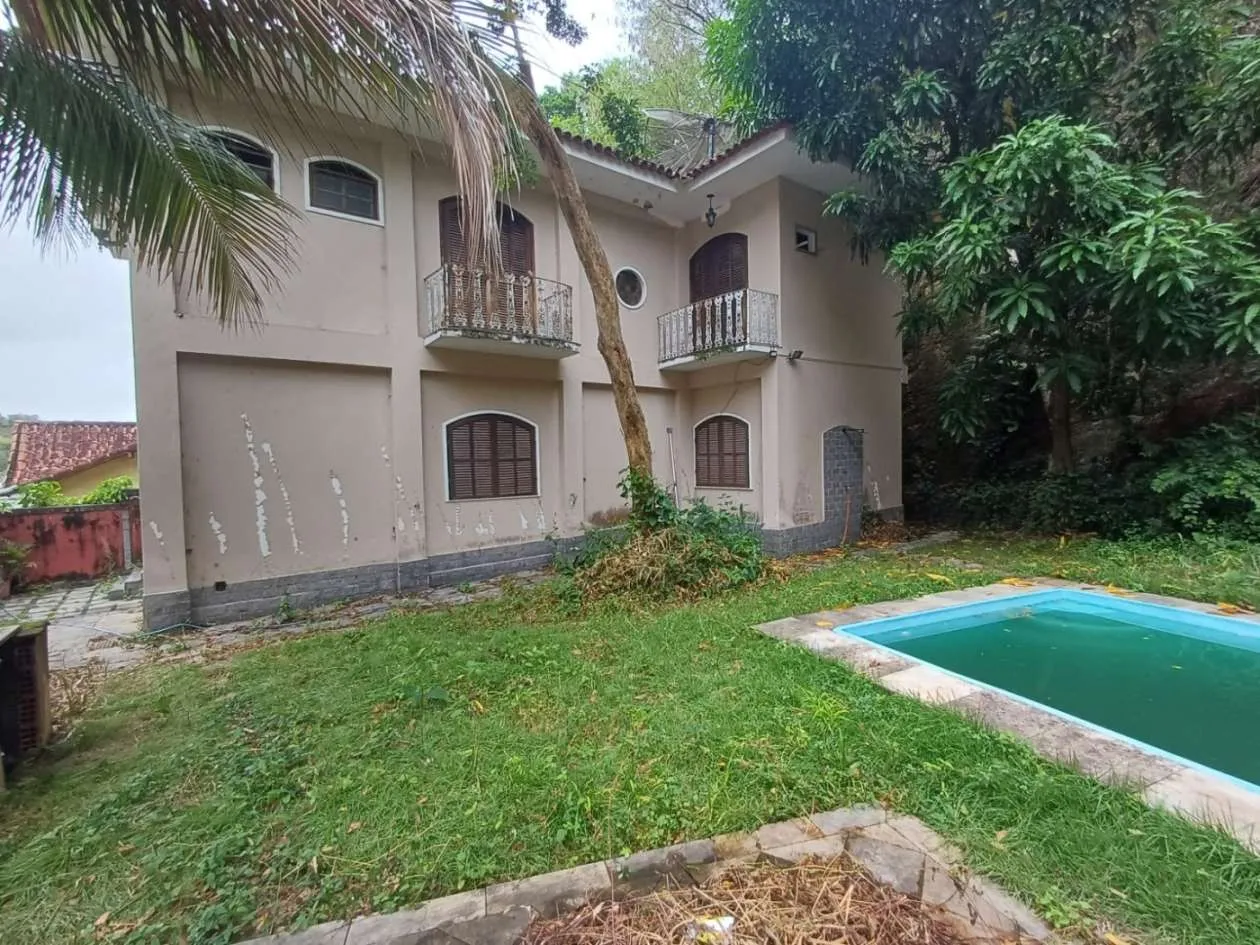 Foto do imóvel Ótima casa duplex espaçosa com 5 quartos e área de lazer! em Santa Rosa, Niterói - RJ