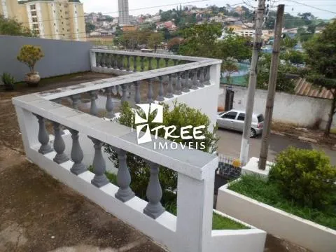 Imagem VENDA DE SOBRADO NO BARBOSAS, EM ARUJÁ/SP, 300m² com 3 quartos, suíte, varanda, quintal amplo e garagem coberta para 2 autos. CONSULTE-NOS.