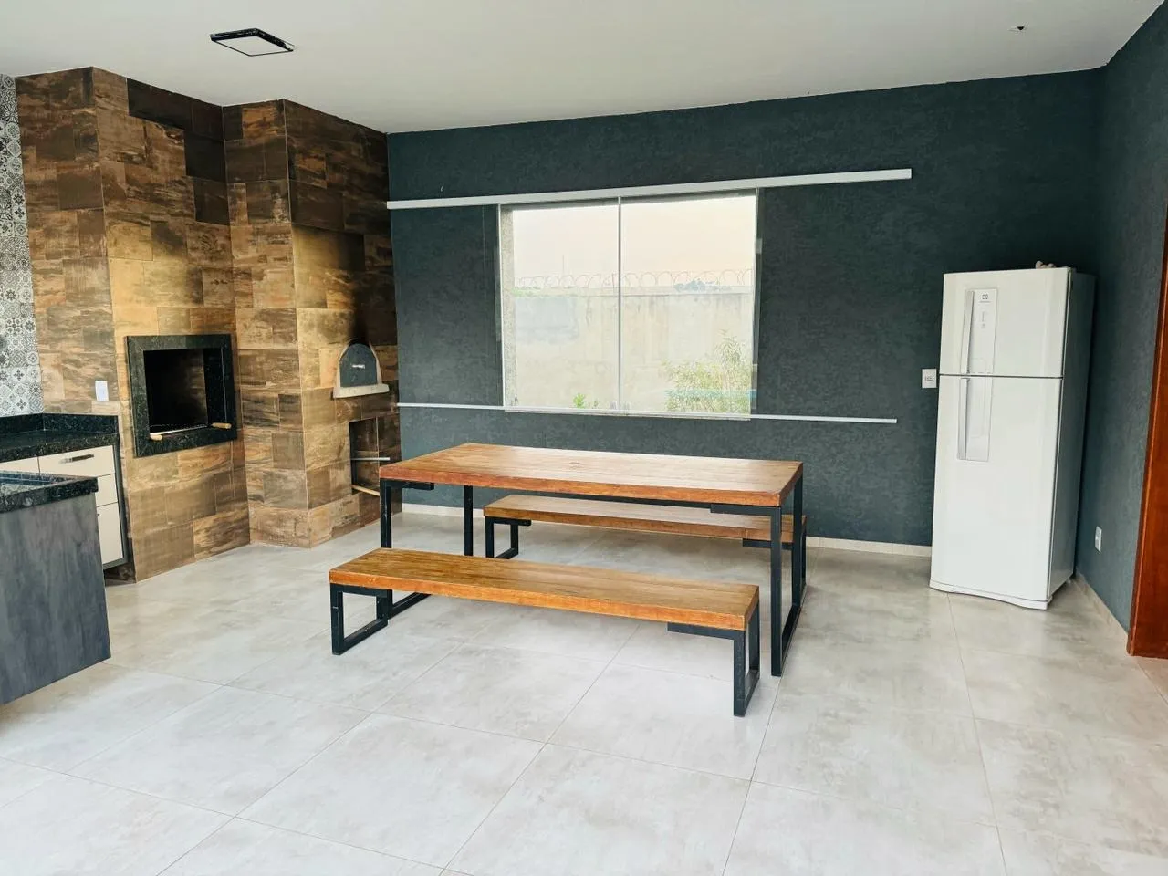 Imagem Ampla Residência com Área Gourmet e Pomar em Terreno Generoso de 906 m²: Conforto e Funcionalidade em Cada Detalhe