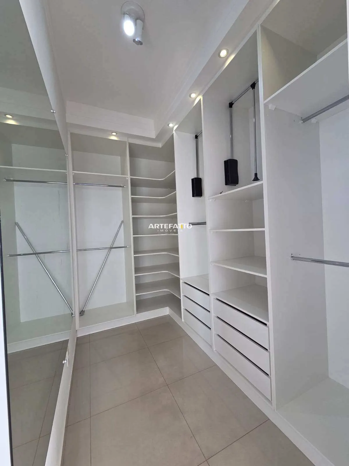 Imagem Sobrado à venda em Franca, Jardim Piratininga, com 4 quartos, 340m2