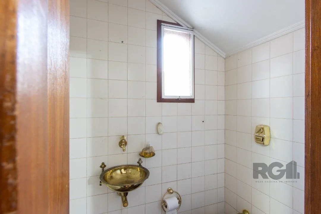 Imagem Casa para Venda - 72.6m², 4 dormitórios, sendo 1 suites, 6 vagas - Camaquã