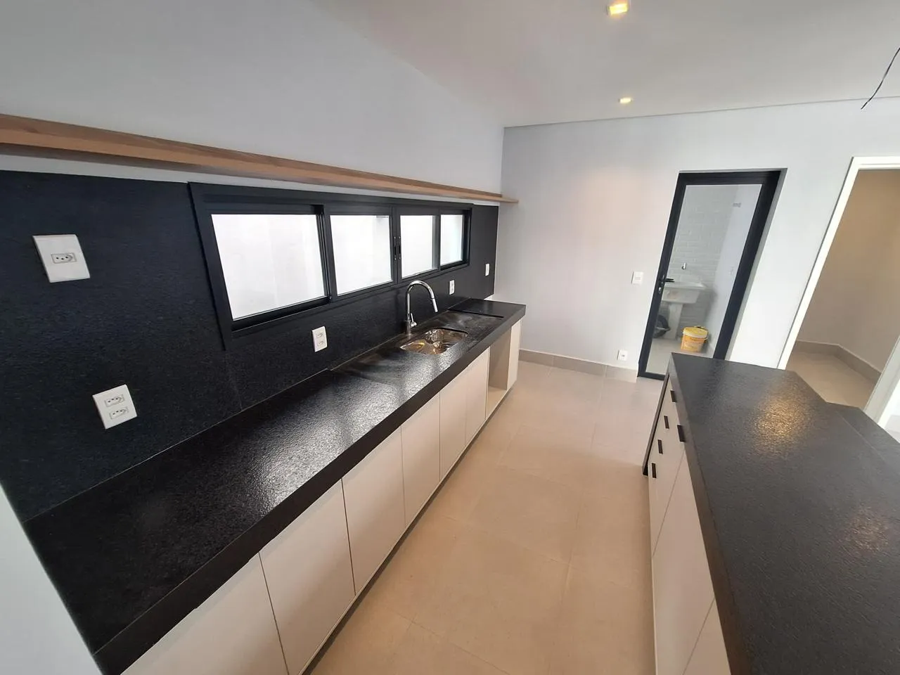 Imagem Casa de Alto Padrão com 340m² no Alphaville Nova Esplanada I Locação / Venda