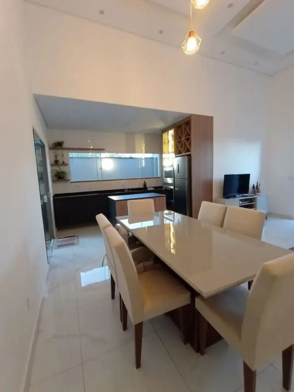 Imagem Casa em Condomínio à Venda em Sorocaba-SP: 3 Quartos, 1 Suíte, 2 Banheiros, 2 Vagas de Garagem e 140m² no Jardim Novo Horizonte!