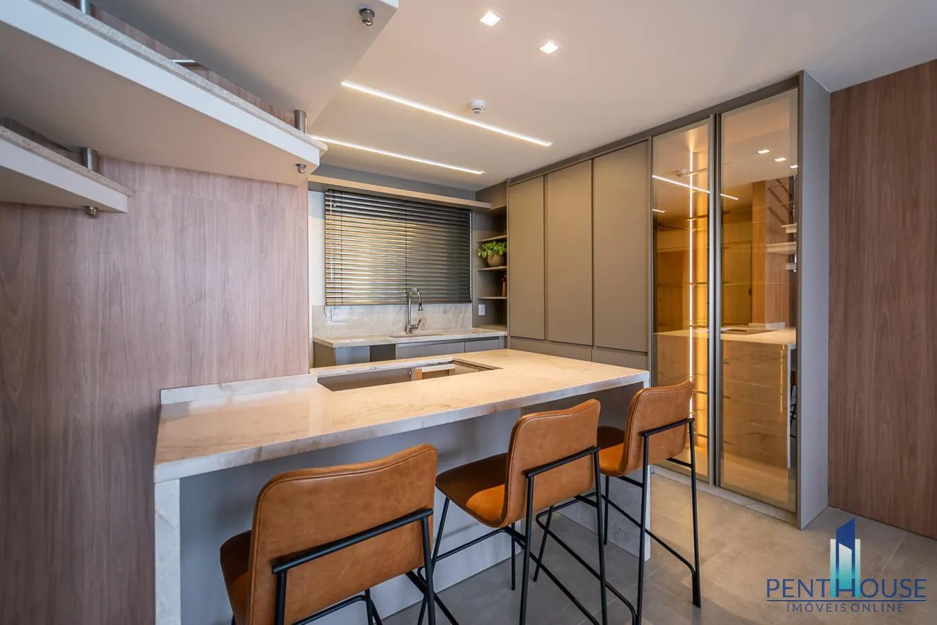 Imagem Cobertura Duplex para Venda em Itajaí, FAZENDA, 3 dormitórios, 3 suítes, 5 banheiros, 4 vagas