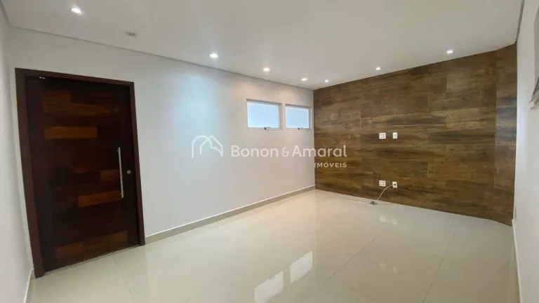 Imagem 3 suítes, sendo 2 suítes no térreo. A suíte principal possui closet, oferecendo mais conforto e ...