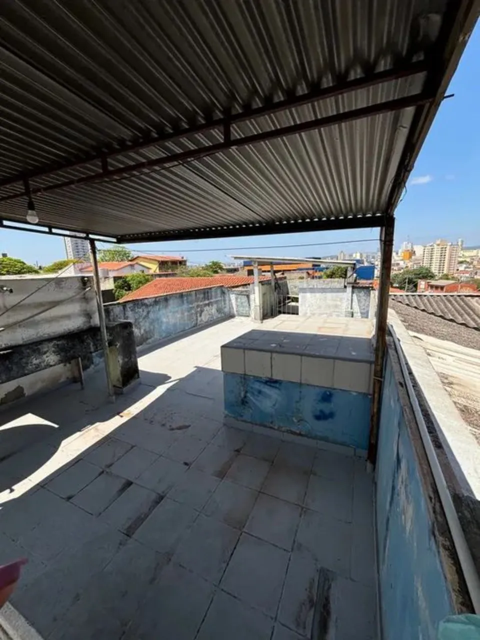 Imagem Casa comercial para locação em Sorocaba-SP na Vila Trujillo: 3 quartos, 1 suíte, 1 sala, 2 banheiros, 138m² de área.