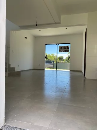 Imagem Encantadora Casa de 3 Quartos em Areias de Palhocinha, Garopaba-SC, Próxima ao Centro!