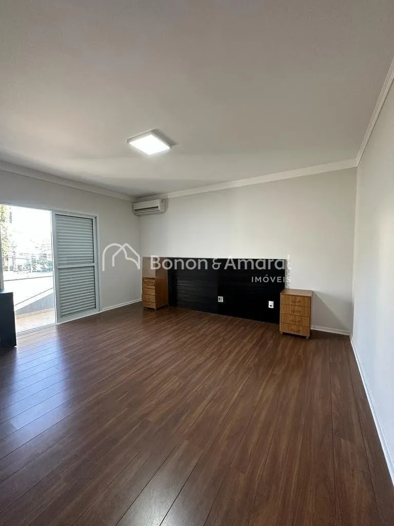 Imagem Casa em condomínio com 367 m² e 4 quartos
