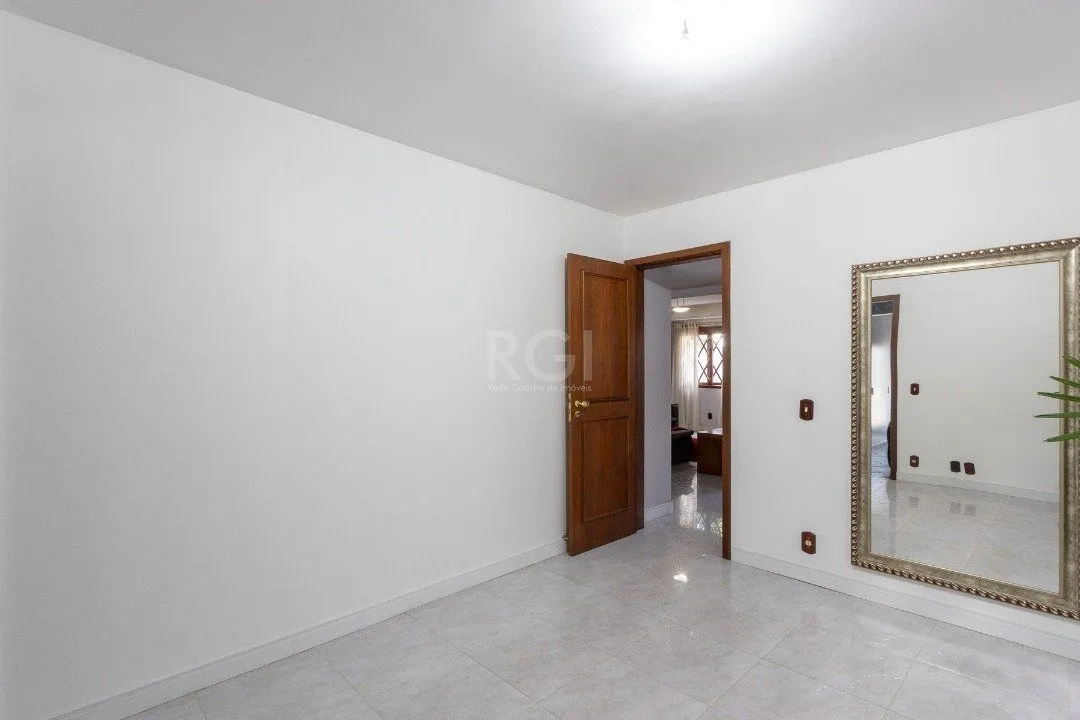 Imagem Casa para Venda - 451.63m², 5 dormitórios, sendo 1 suites, 4 vagas - Cristal