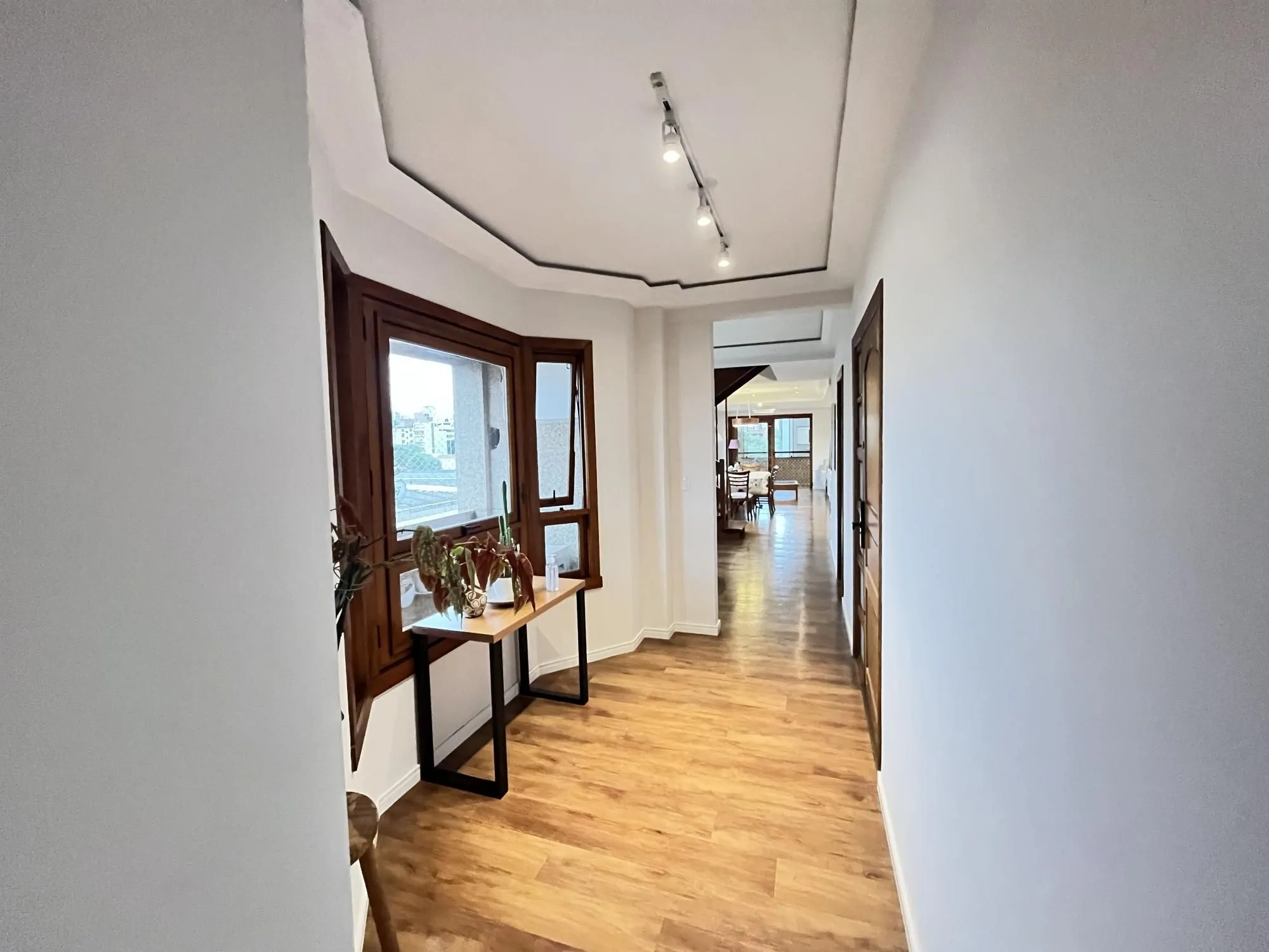 Imagem Apartamento de 3 quartos, 2 suítes, 1 americana e 2 vagas no bairro Farroupilha