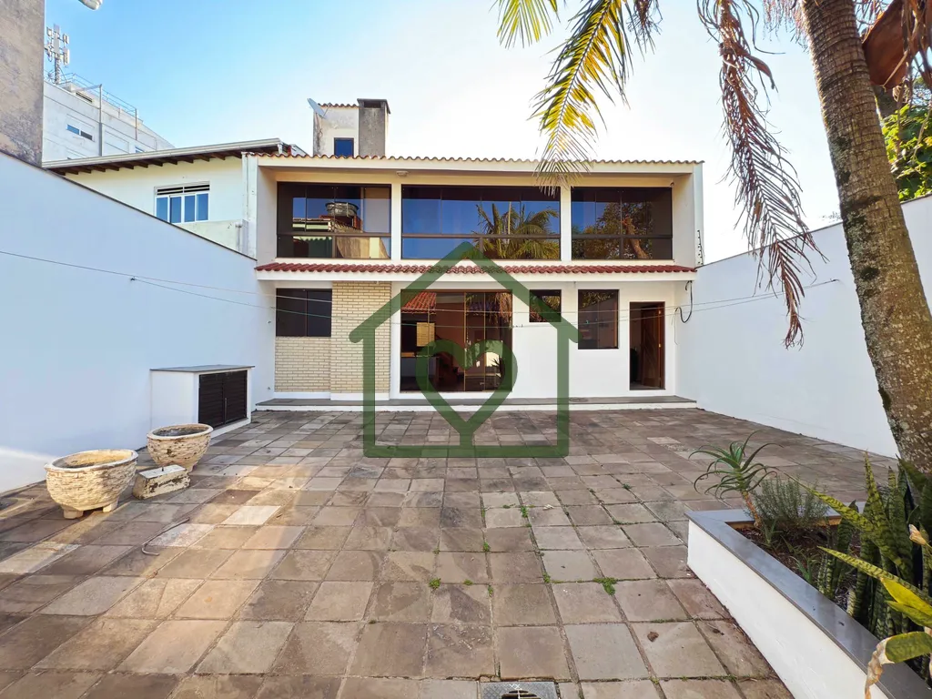 Imagem Residência com Anexo e Espaço de Lazer Completo 
 
Excelente residência semi nova, construída em...