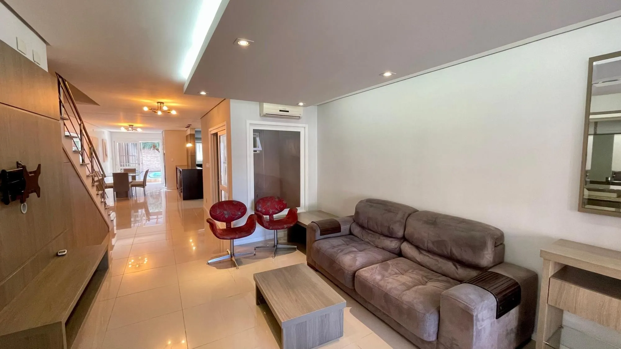 Imagem Casa com piscina, 3 suítes, desocupada, Rua Leite de Castro- Jardim Itu Sabará