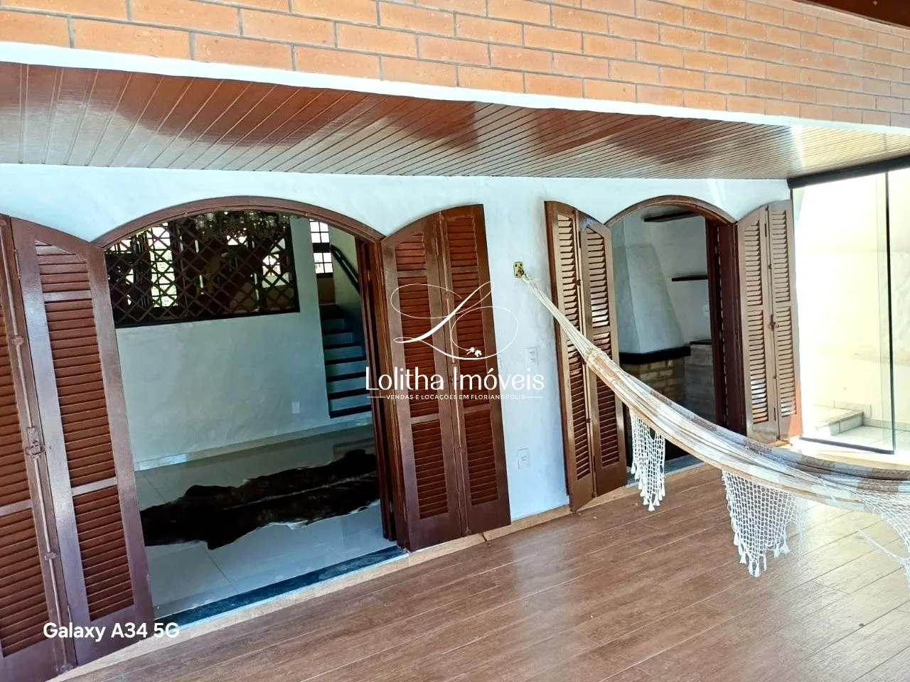 Imagem CASA À VENDA COM 5 QUARTOS NO BAIRRO ABRAÃO - FLORIANÓPOLIS/SC.