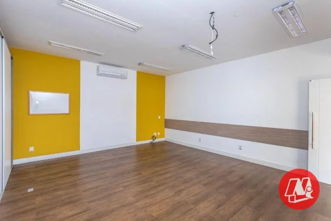 Imagem Aluga-se Sobreloja com 156 m² no Bairro Rio Branco - Porto Alegre/RS